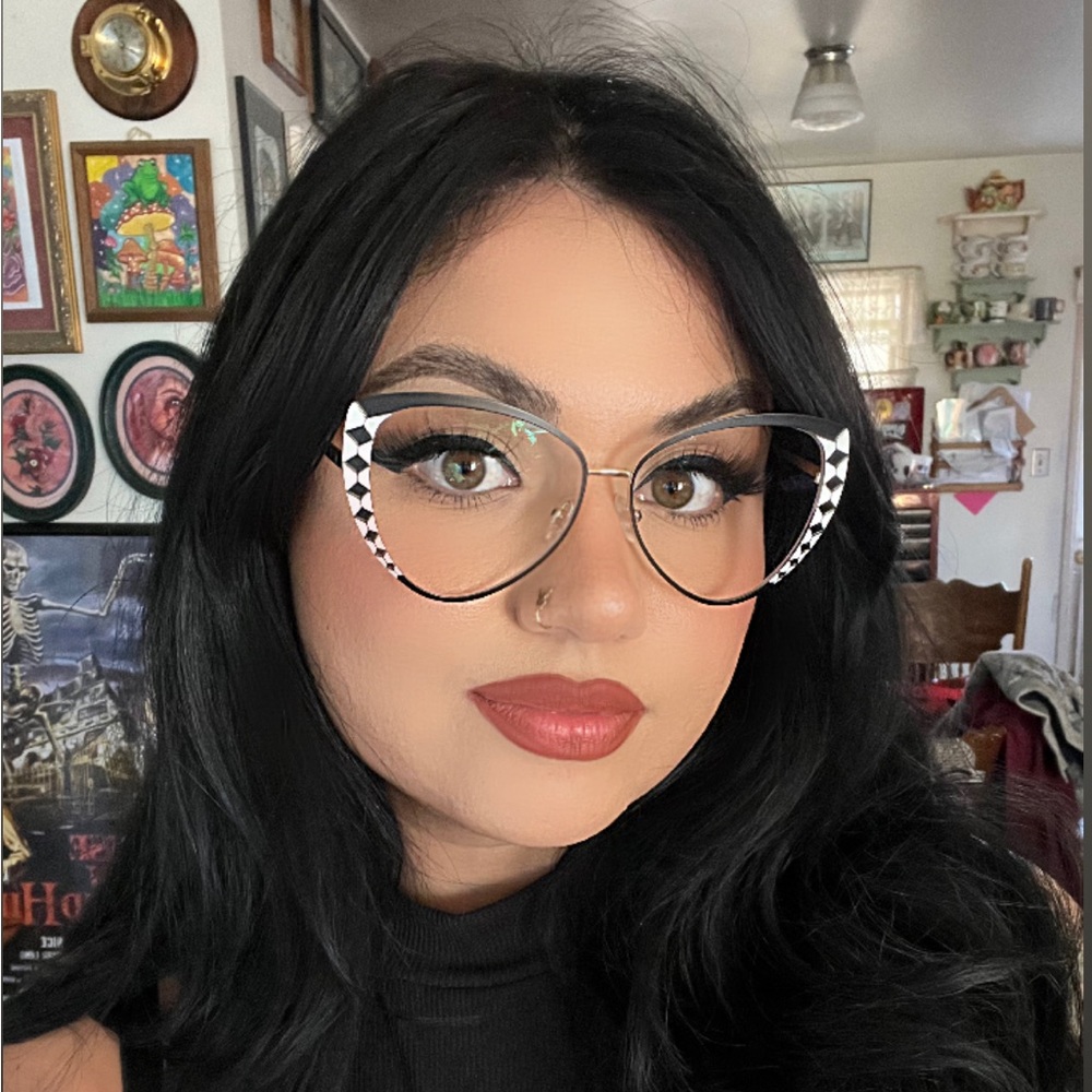 Meet your Posher, Vanessa